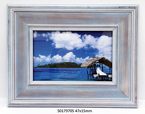 Wooden picture frame