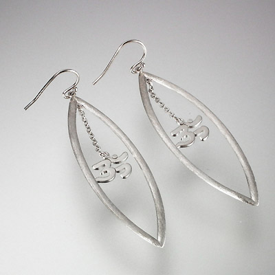 SILVER EARRING W/OM WORD