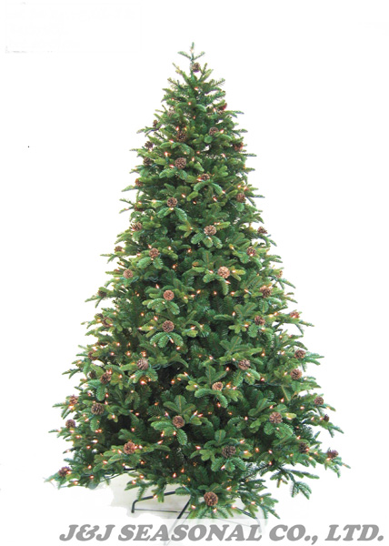 7.5' PE Tree W/60 pinecone