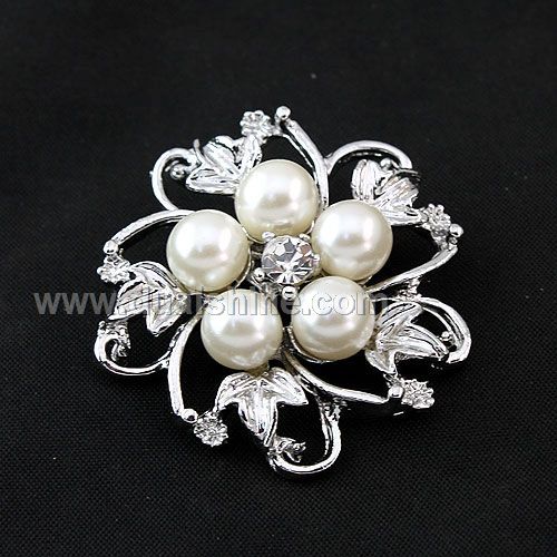 Sell 5Pearls Alloy Flower Brooches