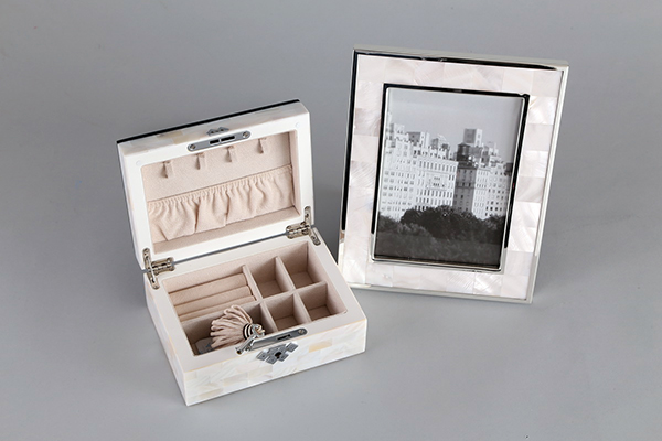 Mother of Pearl Jewelry Box w/Black Line Edge / Mother of Pearl Photo Frame w/Metal Edge