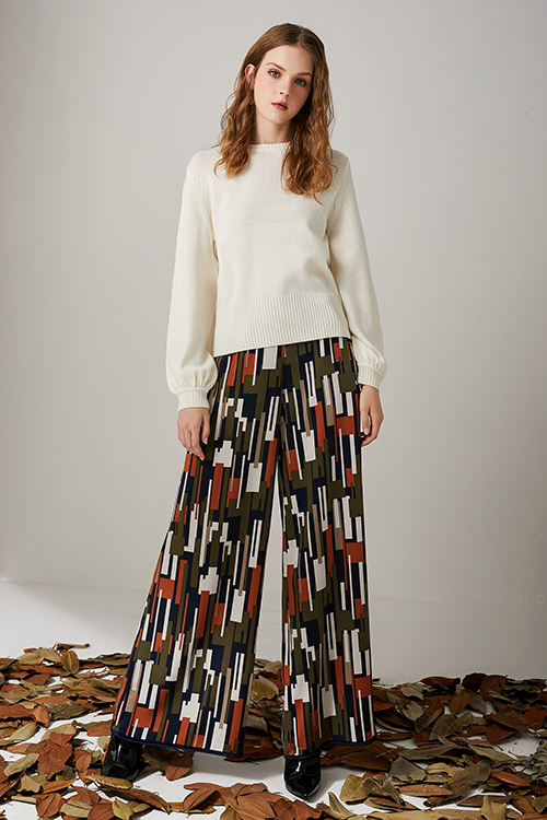 Roundneck White Sweater / Valda Wide Leg Pants