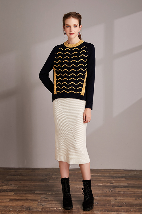 Zig Zag Stitch Navy Sweater / Hexagon Slimfit White Knit Skirt