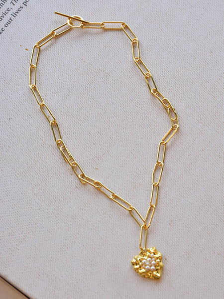 Pearl on Gold Melt Necklace