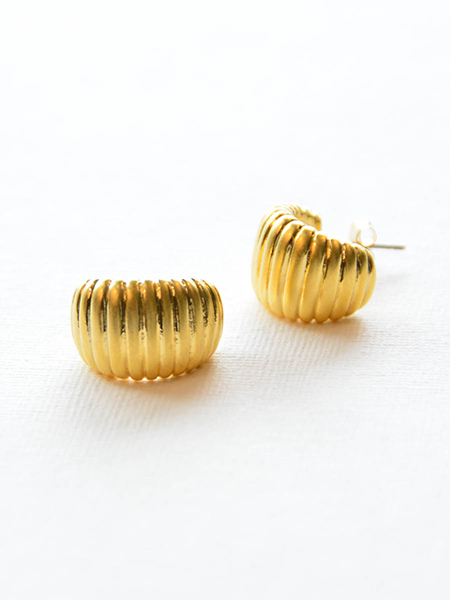 Line Engraved Curve up Earrings Gold