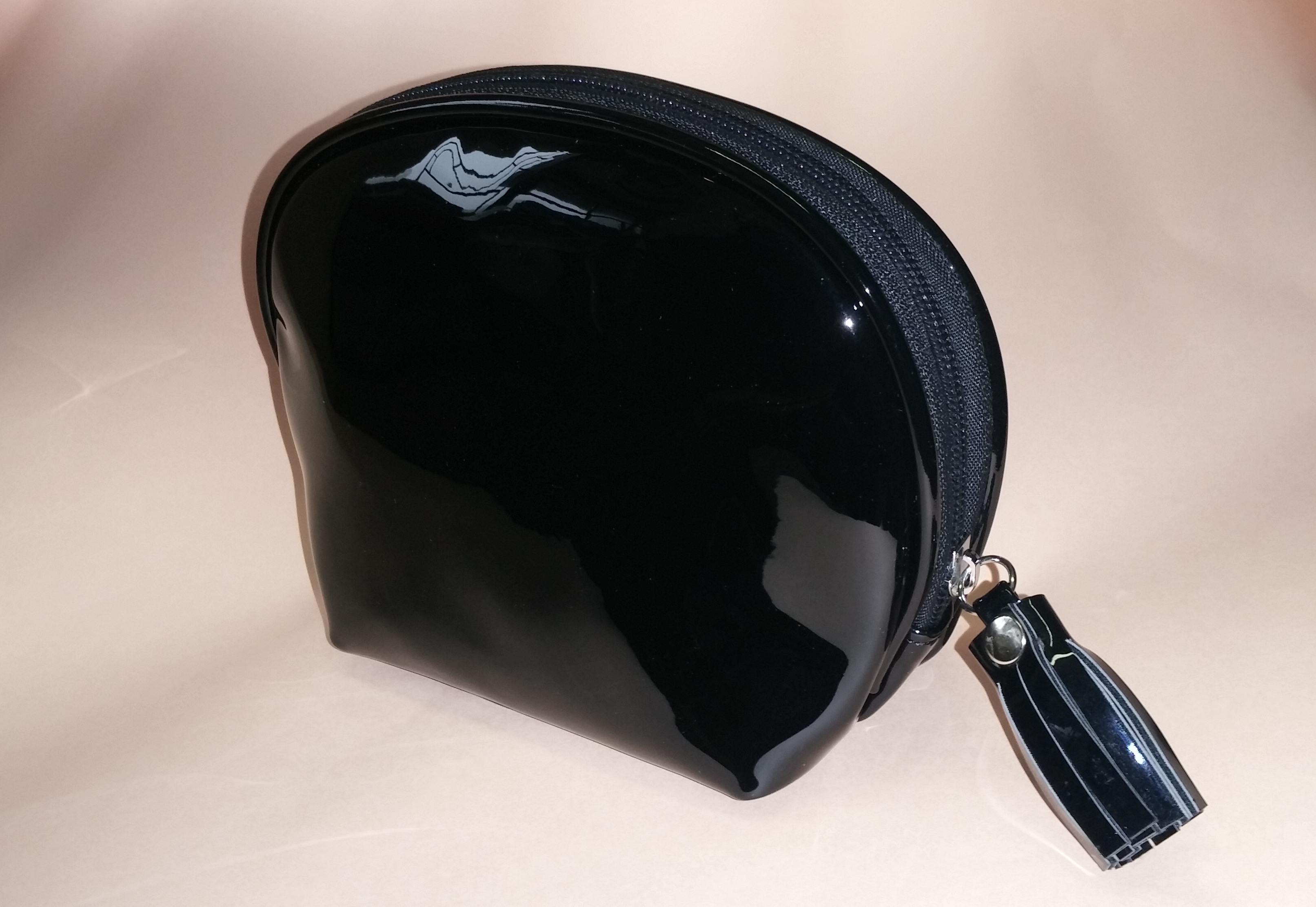 Clam Shape Cosmetic Bag