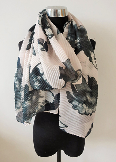 Leaf Print Crinkle Scarf