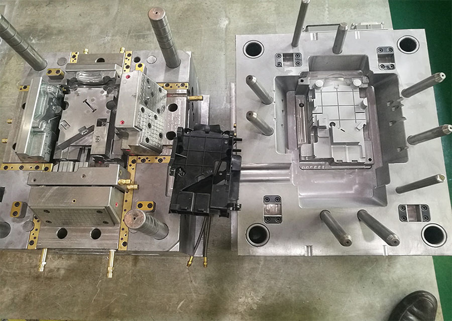Factory custom professional plastic injection moulding and plastic injection molding maker