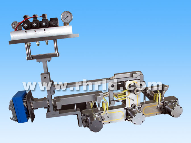 Integrated hot runner system