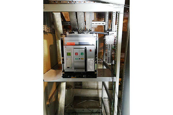 Withdrawable power cabinet