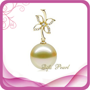 Lucky Four Leaf Clover 14k Pearl Pendant