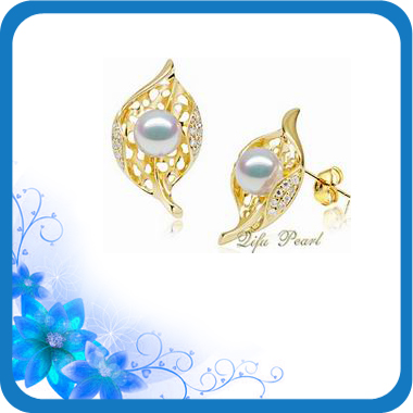 Leaf 18k- Gold Pearl Earrings