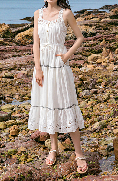 Lace Strap Embroidery Midi Dress