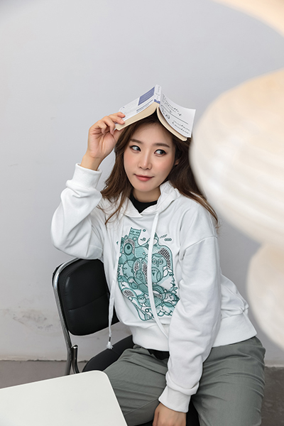 A/W Women's Green Monster Embroidery Pullover Sweater