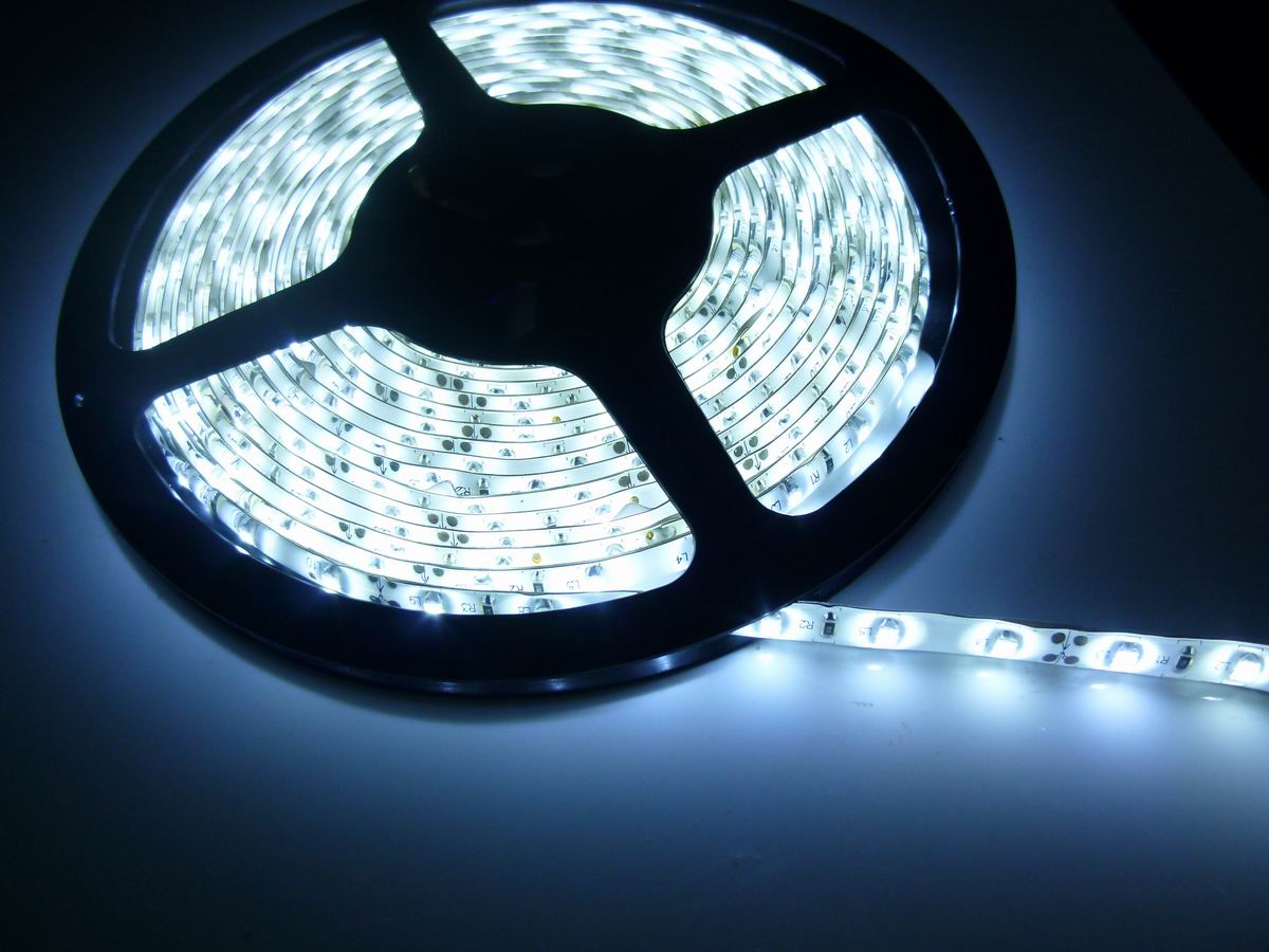 5m Xenon White 3528 Smd Water-proof Flexible 300 Led Strip Light Dc 12v