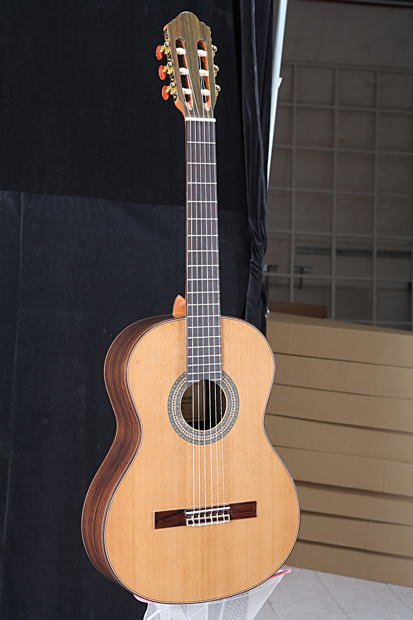 Top-solid Classical Guitar