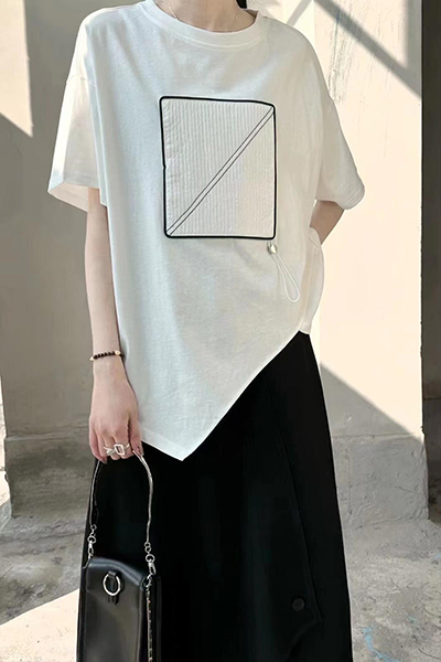 Short Sleeve T-shirt with Square Design in Middle