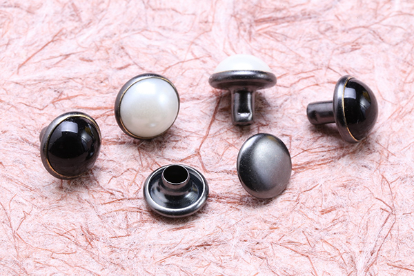 Pearl Rivet
